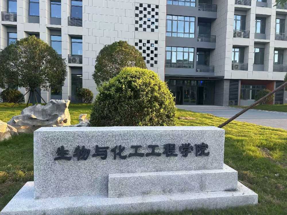 聂荣县扬州职业大学体育场高杆灯项目